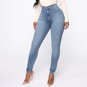 NEW High Rise Jeans 💯